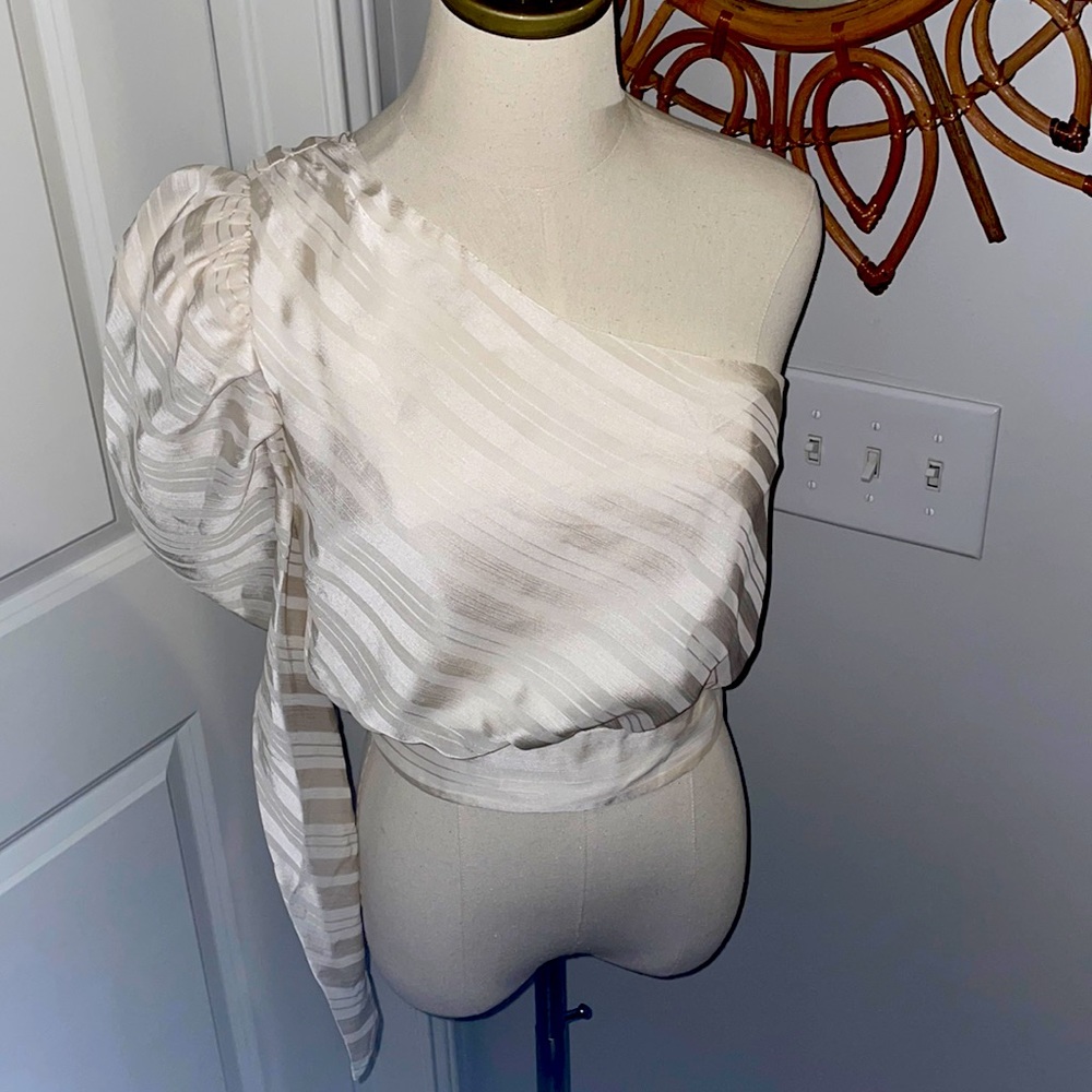 White textured top by DO+BE